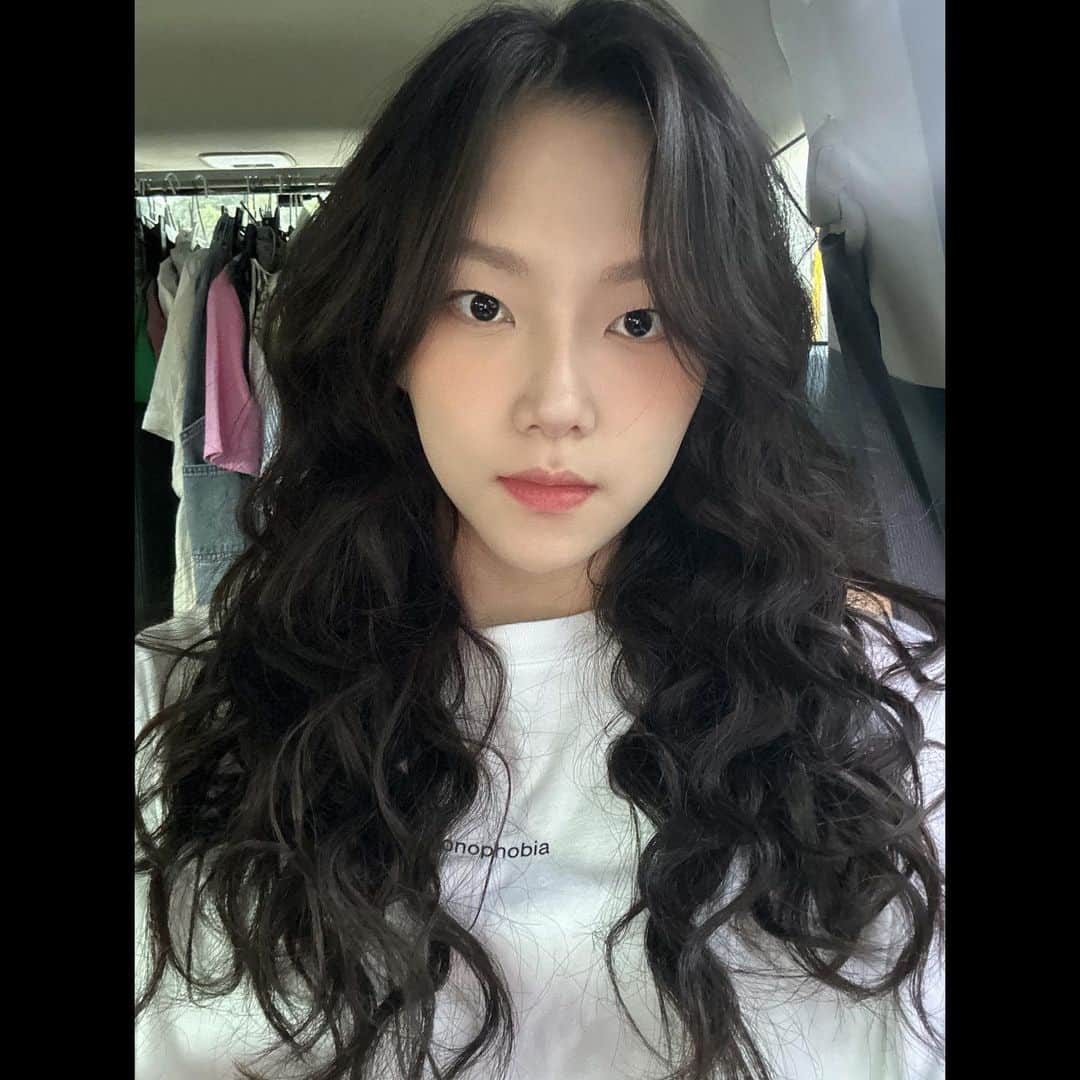 Ni Daのインスタグラム：「여름이 끝나긴 할까 🫠🍦」