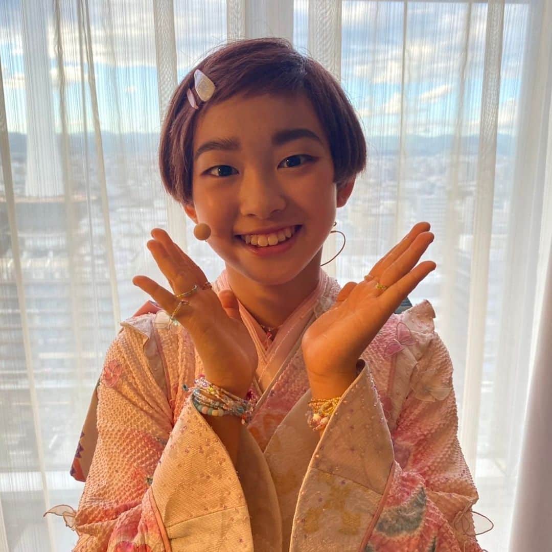 村山輝星のインスタグラム：「📣 このあとすぐ！！！登壇いたします！  京都駅ビル 駅前広場(中央コンコース前)にて開催される Netflix × au のキャラバントラックのイベントに トークゲストとして参加いたします！  だれでも無料で参加できるイベント✨ 桃姫の衣装で登場いたします！🍑  #村山輝星 #劇団東俳 #Tプロジェクト #出演情報 #イベント #Netflix #au #au三太郎 #桃姫  #ココロオドル夏」