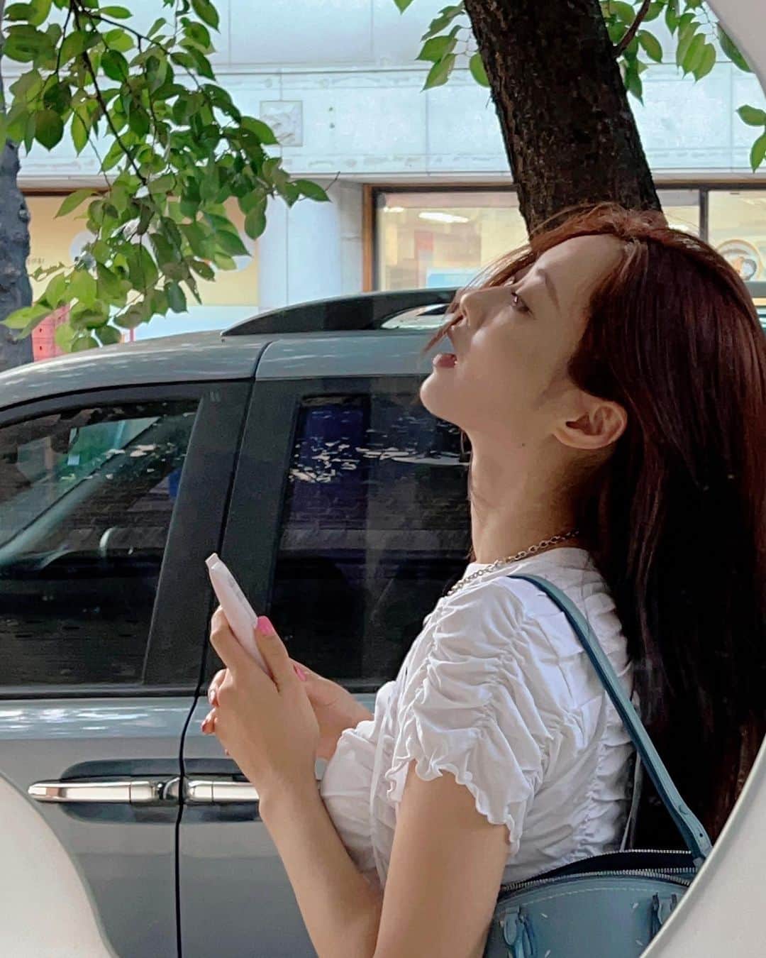 ギョンリ のインスタグラム：「이 더위 무엇이죠.. 그래도 놓치기 싫은 여름🌿」