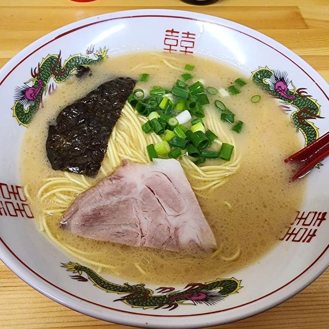 野田幸宏のインスタグラム：「シンプル豚骨ラーメン #福岡グルメ  #とんこつラーメン  #豚骨ラーメン  #ラーメン」