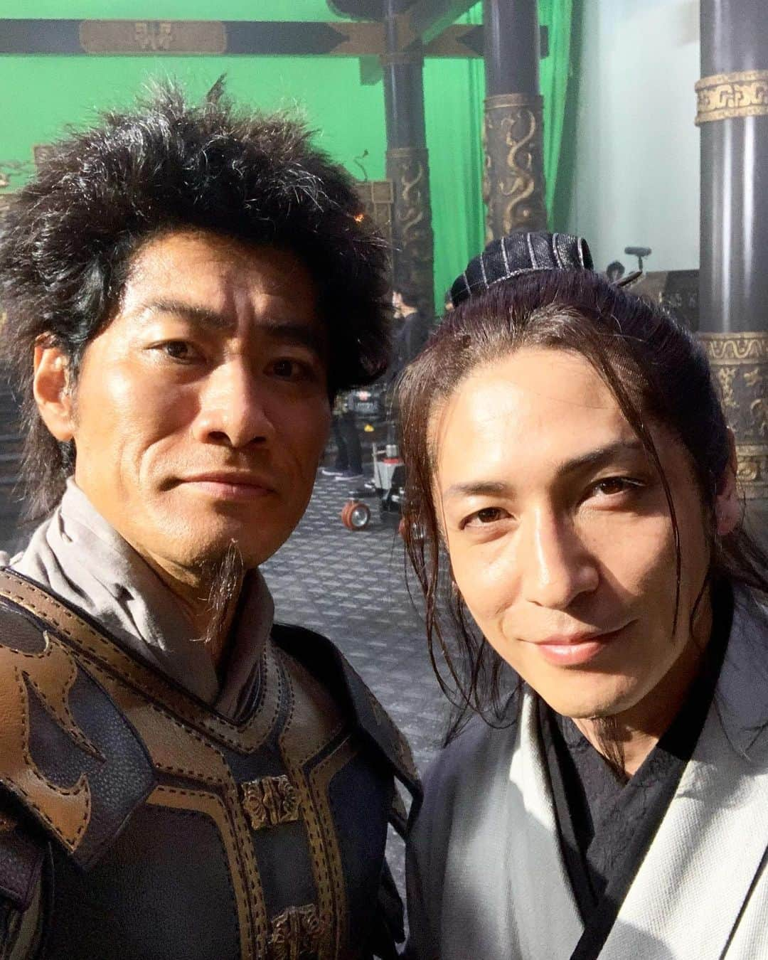 平山祐介のインスタグラム：「昌平君⚔️蒙武 撮影時、玉木宏さんからの温かなお言葉に痛く感激🥹 おかげさまで厳しい撮影を乗り越えることが出来ました。 ありがとうございますた！ 内容は内緒🤫  🔥KINGDOM 運命の炎🔥  🍿NOW SHOWING🍿  #KINGDOM #運命の炎  #いま運命が動き始める  #玉木宏 #昌平君  #平山祐介 #蒙武」