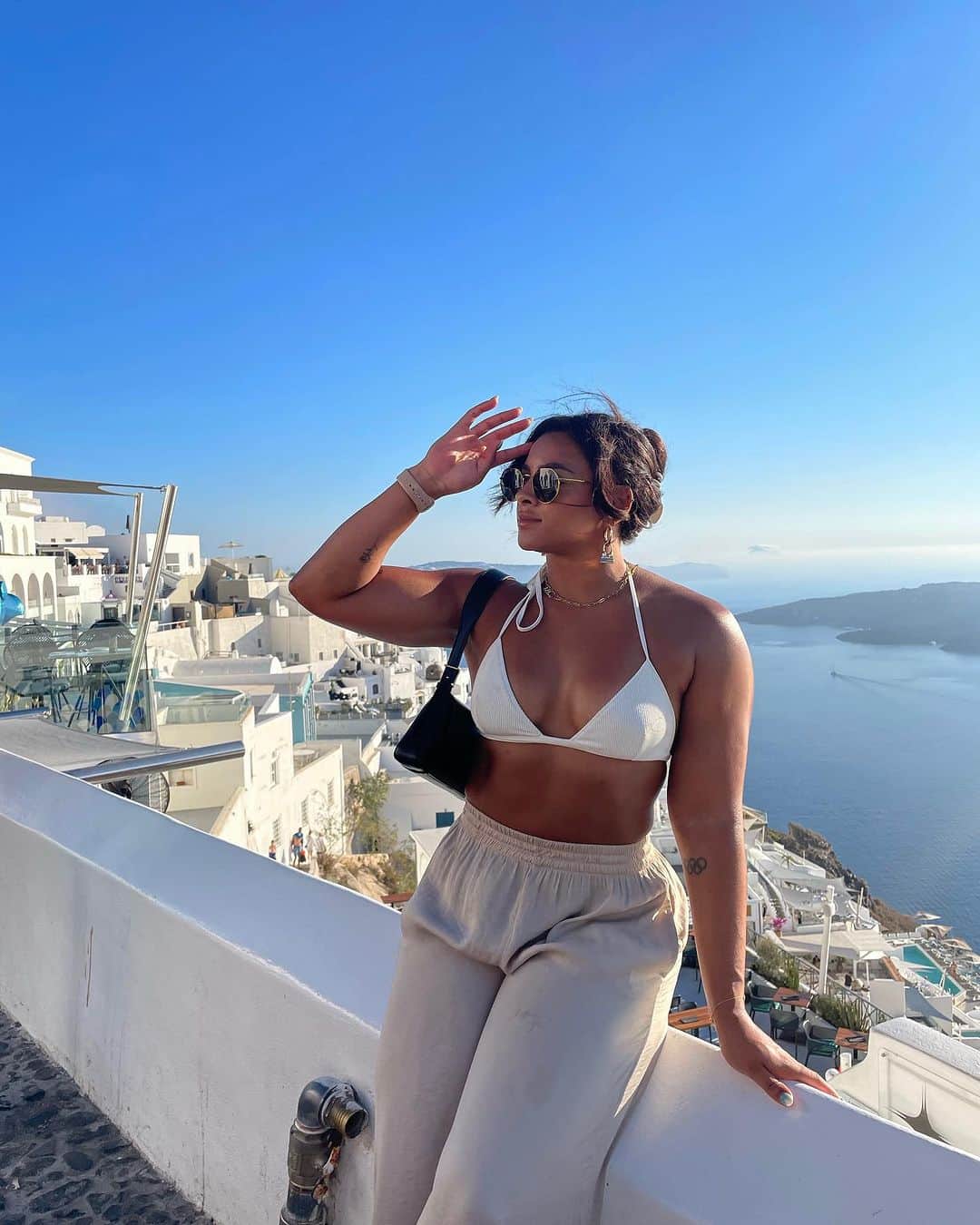 のインスタグラム：「postcards from santorini 💌」