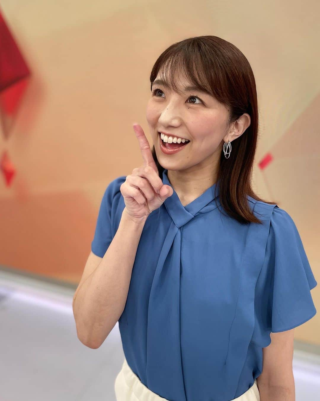 フジテレビ「プライムニュース イブニング」さんのインスタグラム写真 - (フジテレビ「プライムニュース イブニング」Instagram)「今日と明日、夏休みの生野アナに代わり 松村アナが担当します！ ⁡ さて…ワンショットはみんな…勝野アナの提案でなぜか 「気づき！」のポーズ。 ⁡ うーむ… ⁡ また来週！ ⁡ #生野陽子 @yoko_shono #奥寺健 @fujitv_announcer #杉原千尋 @chihiro.sugihara #勝野健 @ken.katsuno #松村未央 @mio.matsumura_ #フジテレビ #アナウンサー #ニュース」8月5日 18時34分 - livenews_it