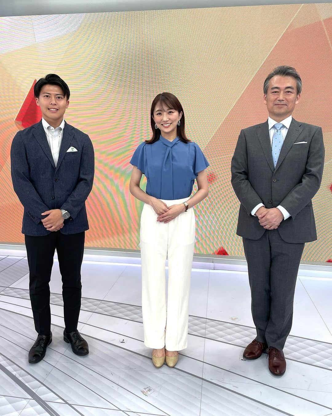 フジテレビ「プライムニュース イブニング」さんのインスタグラム写真 - (フジテレビ「プライムニュース イブニング」Instagram)「今日と明日、夏休みの生野アナに代わり 松村アナが担当します！ ⁡ さて…ワンショットはみんな…勝野アナの提案でなぜか 「気づき！」のポーズ。 ⁡ うーむ… ⁡ また来週！ ⁡ #生野陽子 @yoko_shono #奥寺健 @fujitv_announcer #杉原千尋 @chihiro.sugihara #勝野健 @ken.katsuno #松村未央 @mio.matsumura_ #フジテレビ #アナウンサー #ニュース」8月5日 18時34分 - livenews_it