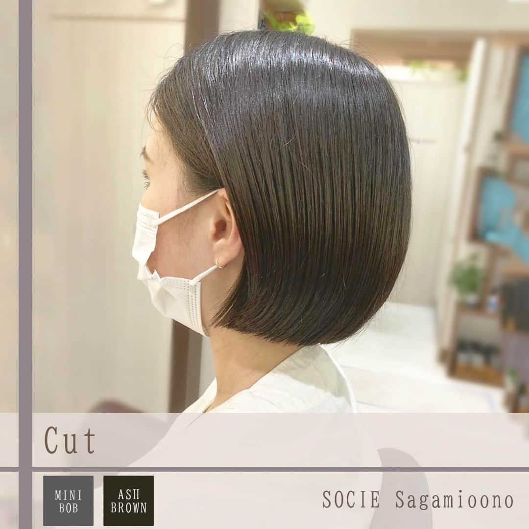 のインスタグラム：「骨格に似合わせたミニボブ✂️  首回りがすっきりしているので暑い夏にもGOOD！ スタイリングも簡単なので、セットが苦手な方でも大丈夫◎ 小顔効果＆首が細く見えるのでお顔全体がすっきり綺麗なシルエットに見えるのも特徴です♪  こちらのヘアスタイルはヘアーサロンソシエ 相模大野店 @socie.hair_mizukawaさんが担当したお写真です♪ --------------------------------------------------- <SINCE1960> 時代に先駆けて美容業界をリードし「トータルビューティー」を提供し続けてきたソシエヘアー。その歴史は、創業者、高橋孝が開業した1店のヘアーサロンからはじまります。今後も、ソシエの原点である「ヘアーサロン」としての誇りを持ち続け、プロフェッショナルな技術・おもてなしをご提供してまいります。多くの女性に楽しんで美しくなる体験してほしい。それがソシエヘアーグループの願いです。 --------------------------------------------------- #ソシエヘアー #ジャックモアザン #ソシエ #ヘアー #美容院 #美容室 #サロン #サロンスタイル #サロンモデル #サロモ #スタイル撮影 #モデル募集 #ヘアカット #ヘアサロン #ヘアスタイル #ボブ #ミニボブ #切りっぱなしボブ #ショートボブ #外はねボブ #ショートボブ #小顔効果 #丸みショート #大人ボブ #大人カジュアル #相模大野美容室 #相模大野駅 #アッシュ #アッシュカラー」