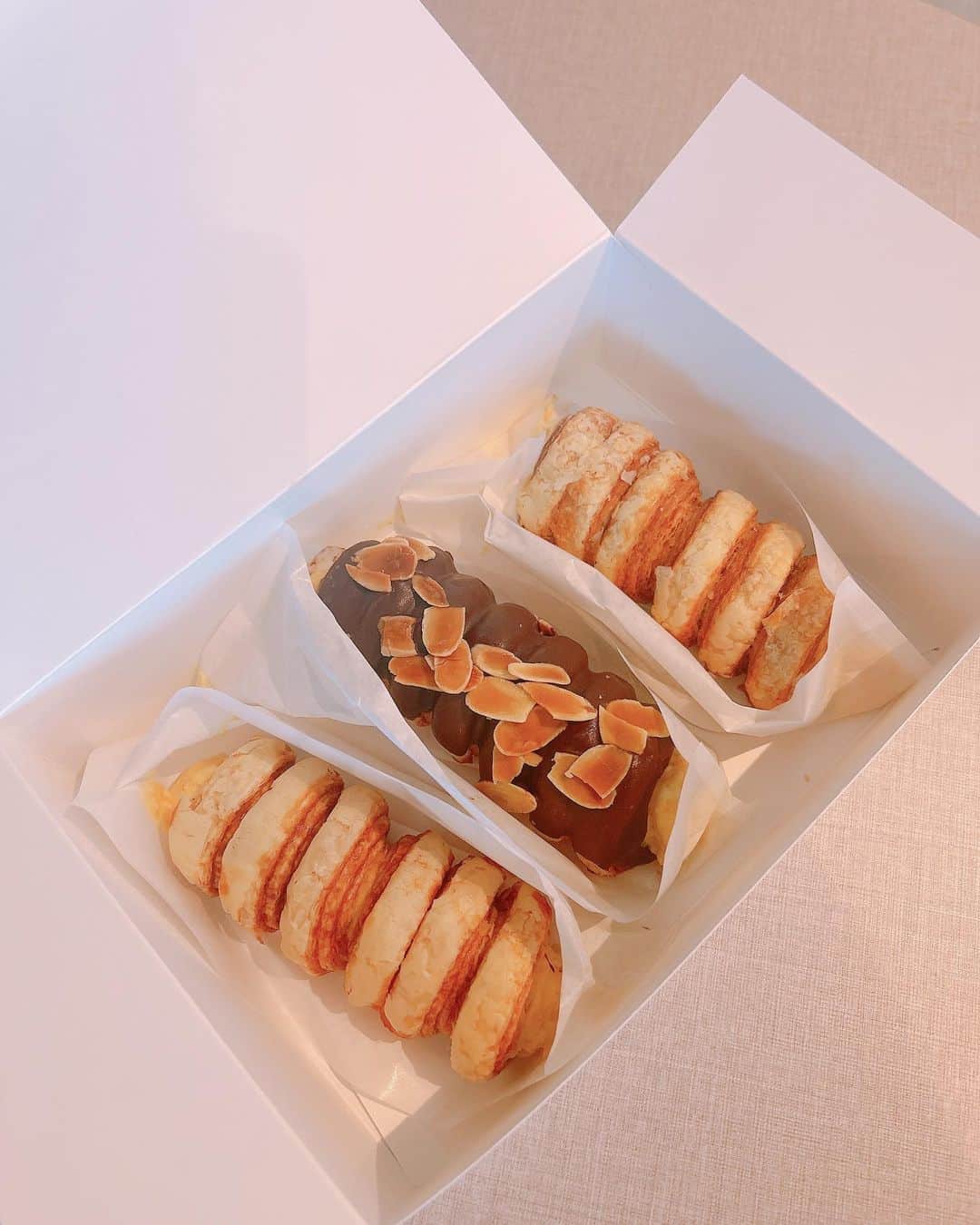 太田理恵さんのインスタグラム写真 - (太田理恵Instagram)「最近のお気に入りスイーツ🫶 並ばずに買えたよ🥰  #クニャーネ　#クニャーネの店 #都内スイーツ　#甘党」8月5日 18時40分 - rie_ota_0622