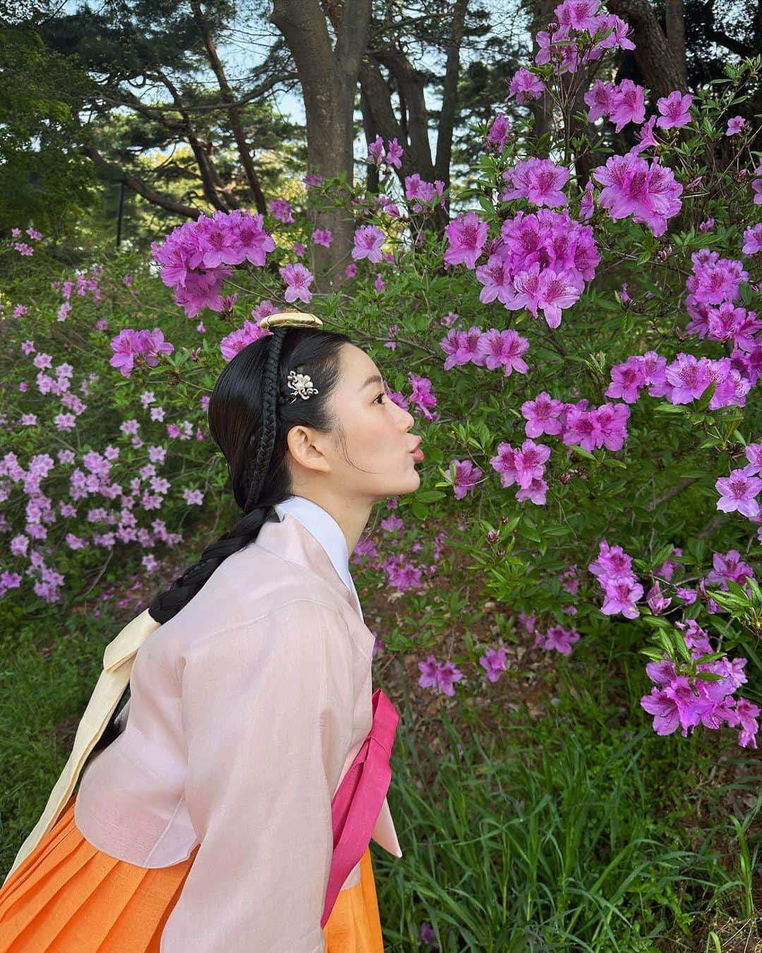 イ・ダインのインスタグラム：「재밌었던 꽃달임🌺🌸🌼 오늘도 밤 9:50분에 만나요🧡」