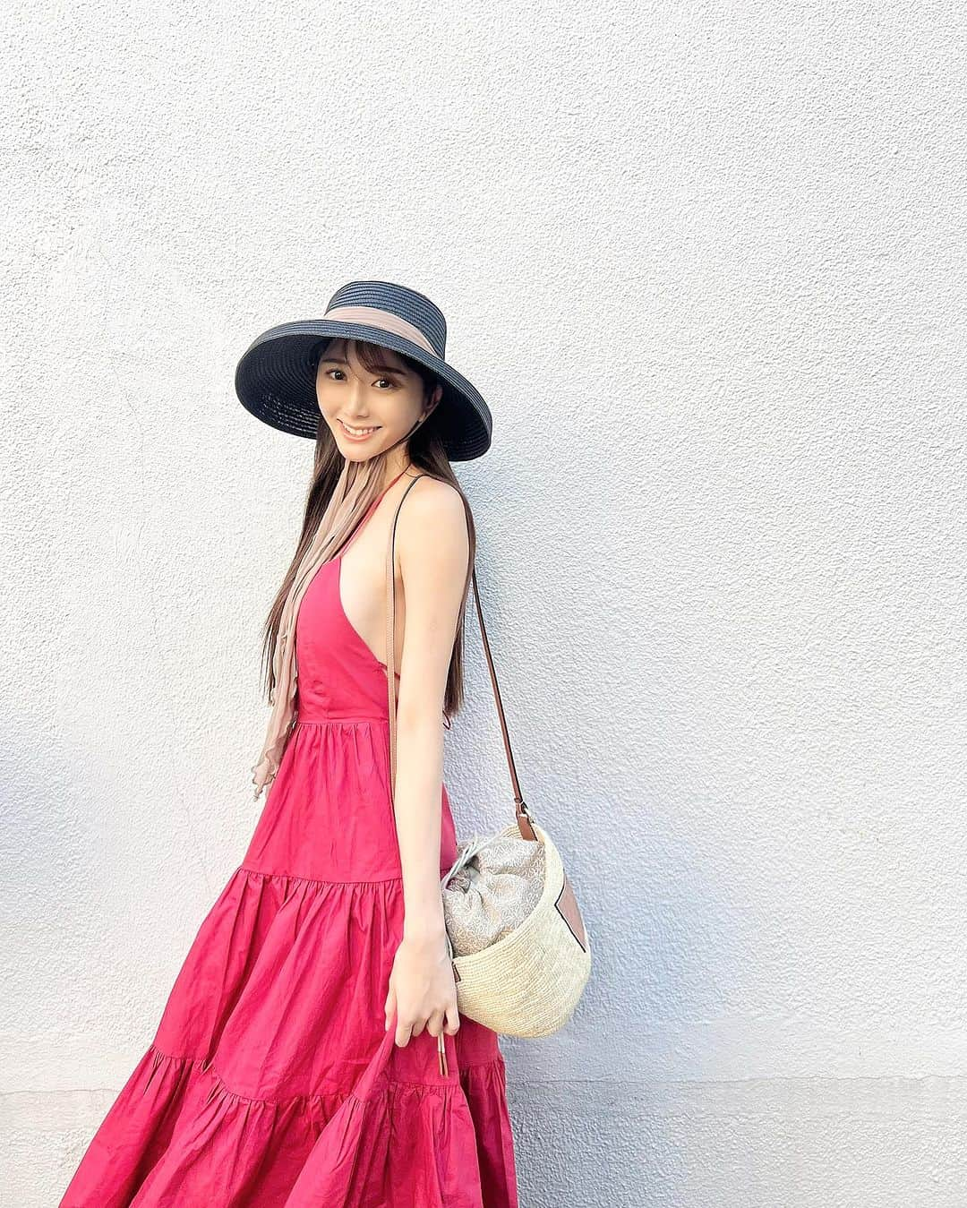 斎藤恭代のインスタグラム：「夏私服☺︎  one piece @qumerry.official  #qumerry #キュメリ   bag @loewe   hat @iamb_tokyo」