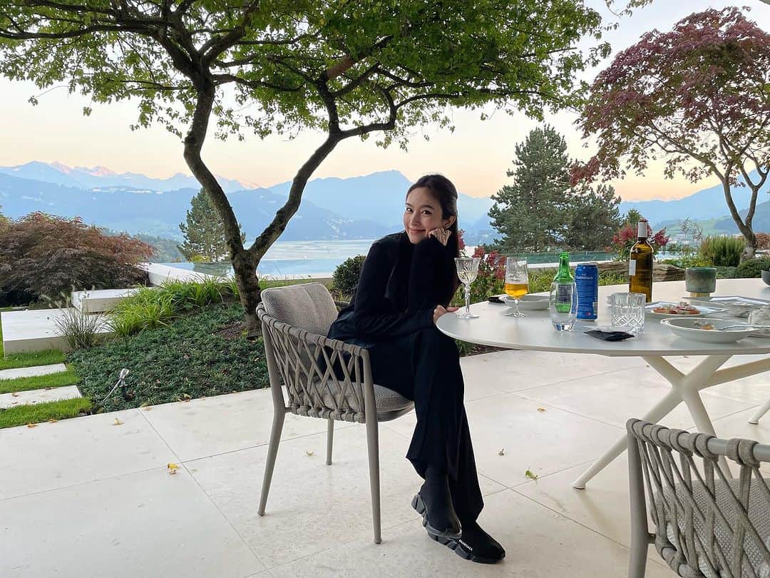 ポーイ・タリーチャダー ペッチャラットのインスタグラム：「Such a beautiful villa in Luzern. Thanks, Pierre, for inspiring me.」