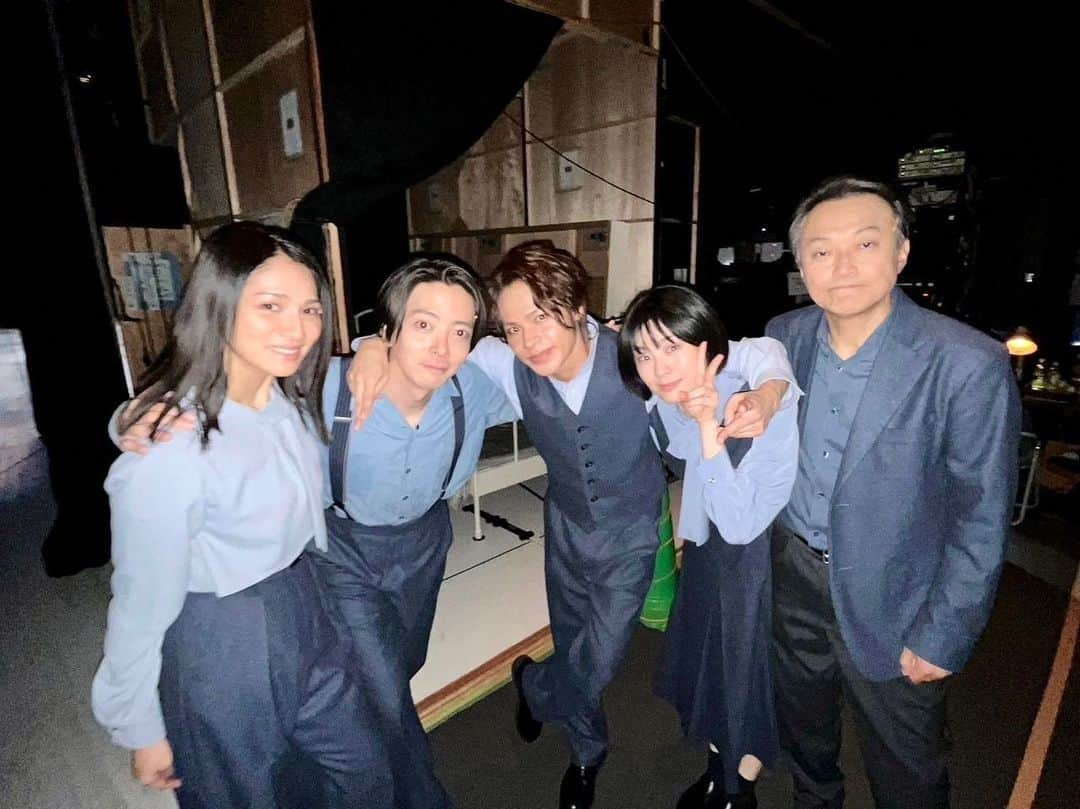 上田竜也さんのインスタグラム写真 - (上田竜也Instagram)「無事に 舞台 After Life  全公演終了しました！  ご来場いただいた 皆様には 本当に感謝です。  みんなが観にきてくれるから 芝居ができる  それって 凄く幸せな事なんだなと 改めて思いながら 全公演演じさせてもらいました。  本当に感謝です。  いつもありがとう。  また それぞれ次のステップに 進みますが この経験と思い出をもって しっかり次に進みたいと思います。  家族みたいなカンパニー 素敵なスタッフ     そして いつも応援してくれるみんな…  本当にありがとう！  #大千穐楽 #AfterLife #感謝 #上田竜也 #次のステップ #は #なんだろうね #お楽しみに」8月5日 19時00分 - tatsuya.ueda_kt