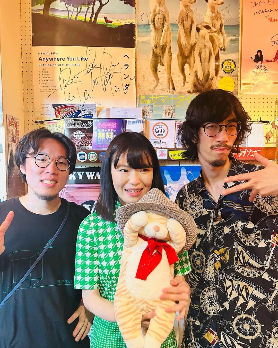にゃんぞぬデシさんのインスタグラム写真 - (にゃんぞぬデシInstagram)「ネコのお誕生日会@モナレコード ありがとうございました😹満員御礼✨  新曲もピアノを２曲弾いたりもしました！！！  「君のことを歌おう」のラララをみんなと一緒に歌ったことを思い出しています。  昨日はもらったお手紙を読んで「🥹」となりながら寝ました。  25歳の一日目にみんなと過ごせたので、最高な年になる😻  アーカイブもあるので、ぜひチェックしてみてね🐈」8月5日 19時27分 - nyanzonudeshi