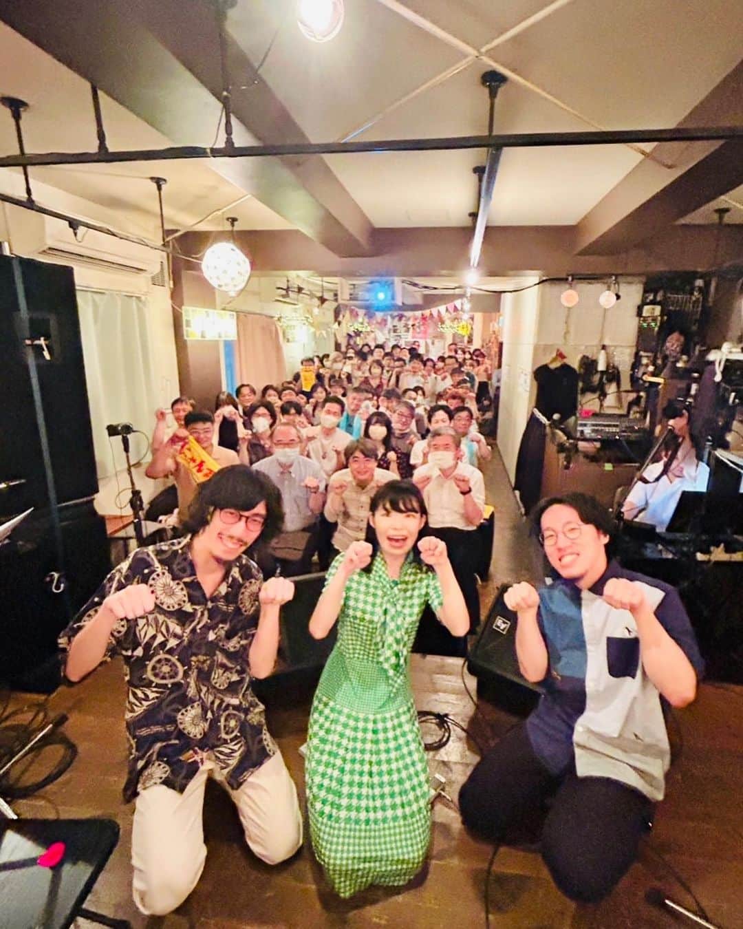 にゃんぞぬデシさんのインスタグラム写真 - (にゃんぞぬデシInstagram)「ネコのお誕生日会@モナレコード ありがとうございました😹満員御礼✨  新曲もピアノを２曲弾いたりもしました！！！  「君のことを歌おう」のラララをみんなと一緒に歌ったことを思い出しています。  昨日はもらったお手紙を読んで「🥹」となりながら寝ました。  25歳の一日目にみんなと過ごせたので、最高な年になる😻  アーカイブもあるので、ぜひチェックしてみてね🐈」8月5日 19時27分 - nyanzonudeshi