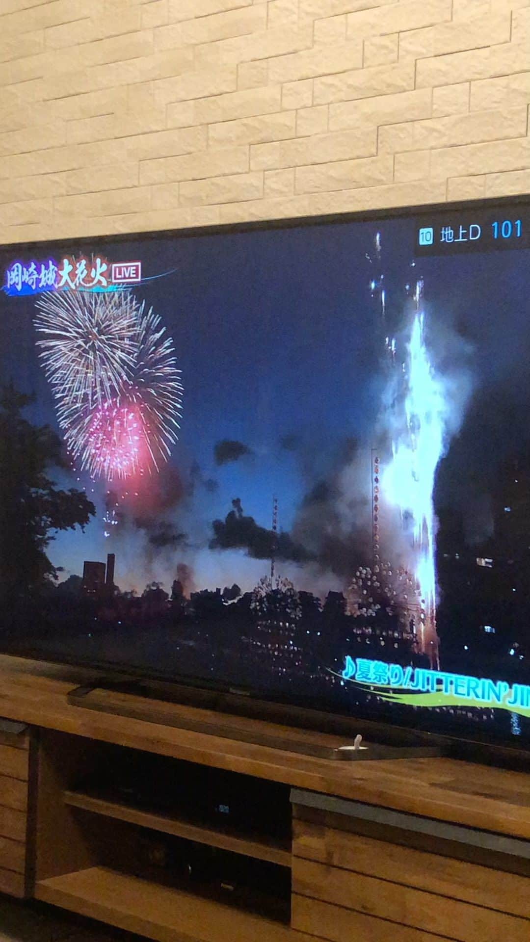 ram?rickのインスタグラム：「家で見る　笑 #岡崎花火大会 後で橋まで見に行こう🎆」