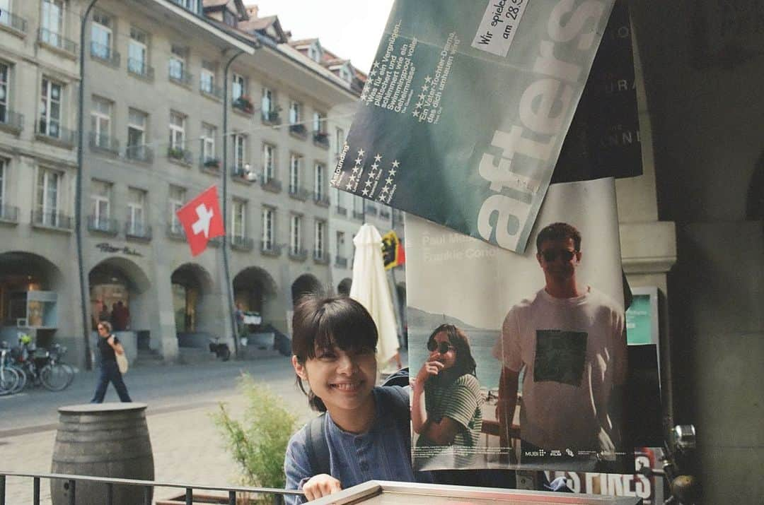 岸井ゆきののインスタグラム：「どこへ行っても映画館を見つけるよ🇨🇭  NHKBS4K『体感！夏のスイスアルプス』はこのあとすぐです😊」