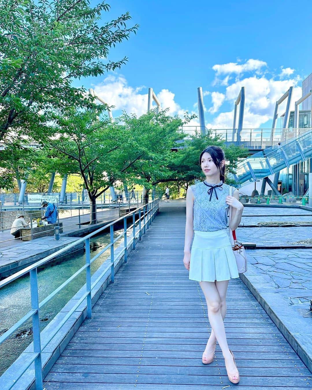 のインスタグラム：「🎆 大阪では淀川花火大会ですね🧨  行きたいな〜と思いつつ、いつも気づくの遅すぎて有料席もホテルも埋まってる😮‍💨  行った人たち花火の写真感想おすそわけ待ってるね♡  .  #花火大会#淀川 #淀川花火大会 #大阪#大阪観光 #大阪旅行#関西観光#関西旅行#梅田#難波#心斎橋#大阪ミナミ#美脚#生足#素足#ミニスカート#インスタグラマー#モデル撮影#撮影モデル#アパレルモデル#広告モデル#サロンモデル#フリーモデル#関西モデル#modelstyle#modelsearch #asiangirls #asianmodel #asianbeauty #夏休みの過ごし方」