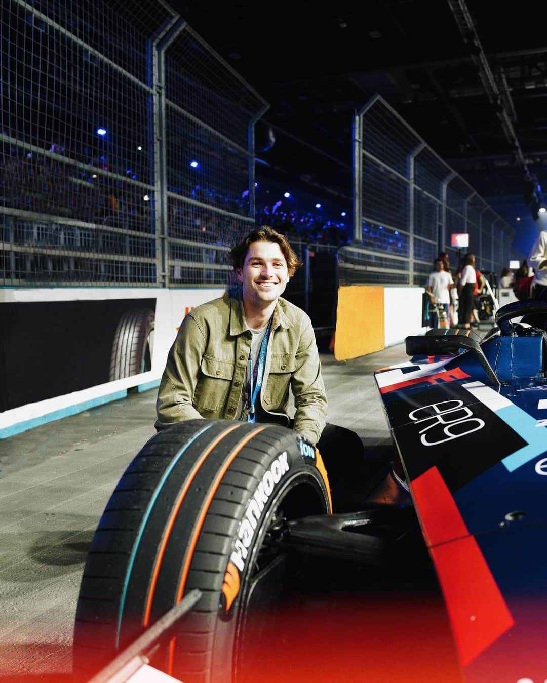 Jackson Harriesのインスタグラム：「Have you heard of Formula E? It’s kinda like Formula One but totally electric… and it’s amazing ! 🏎️ ⚡️  I’ve had the chance to experiance @fiaformulae before, but this is the first i’ve seen it here in London. It’s impossible not to feel in awe when you stand next to these vechiles. They are incredble feats of engineering and design, and they’re constantly being developed to improve output and efficiency.   Formual E isn’t just about speed (although they do go up to 200mph 🤯), it’s the first sport that requires tactical energy management as the drivers don’t actually have enough battery to complete each race. In order to win they need to use tools like regenerative breaking, slipstreaming and attack mode. It’s an incredible driver (no pun intended) for the development and understanding of electric transportation.   Don’t get me wrong the sport isn’t perfect from a sustainability perspective, but the cultural impact of making electric ‘cool’ and the technological development that comes with it is invaluable. This is the first step towards a giagantic transition in the transportation sector.   Have you watched the sport? What did you think? 🤔  Congratulations on becoming world champion @jakedennis!!🏆🏁 #ABBFormulaE #ad  📷: @isseyrider」