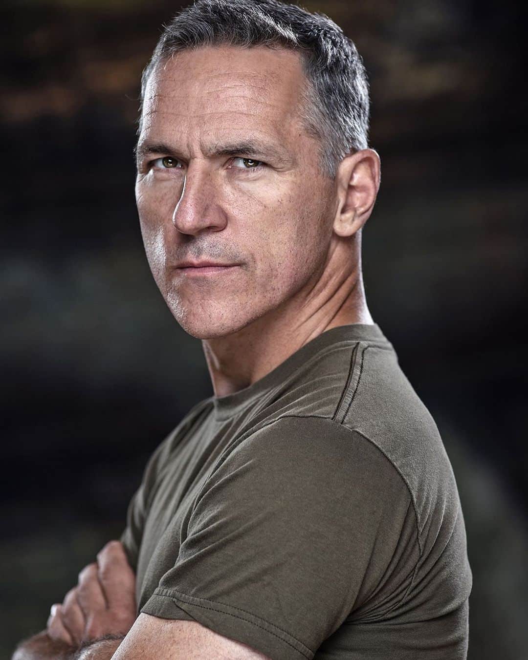 エルビス・ストイコのインスタグラム：「New acting shots by the amazing @denisegrant1  ‌ This session was super fun! @gladys_orozco was there too and we both got some cool images together 😎 ‌ More to come……. ‌ #acting #letsgetdowntobusiness #actinglife #military #actor @thegeorgeagency」