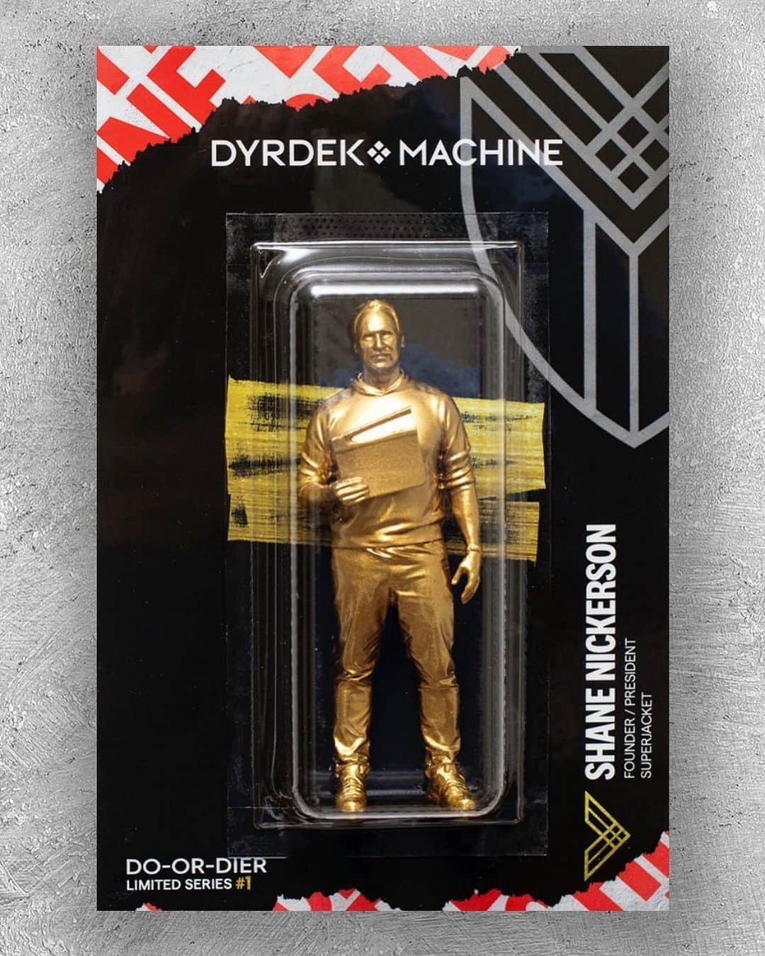 ロブ・ディアデックのインスタグラム：「In 2016 when I launched the @dyrdekmachine  I decided that I would create a gold action figure of every person we built a company with . Building a company with someone is a meaningful commitment and love the idea of having each partner immortalized forever. I like say build together ,bound forever. You are really connected forever with those you create with regardless of the outcome .」