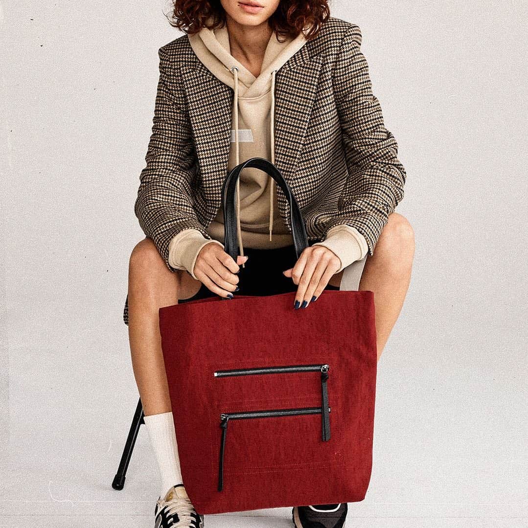 ボトキエのインスタグラム：「This just in: The Chelsea Nylon Tote - your new spacious, light weight, everyday bestie 🤍」