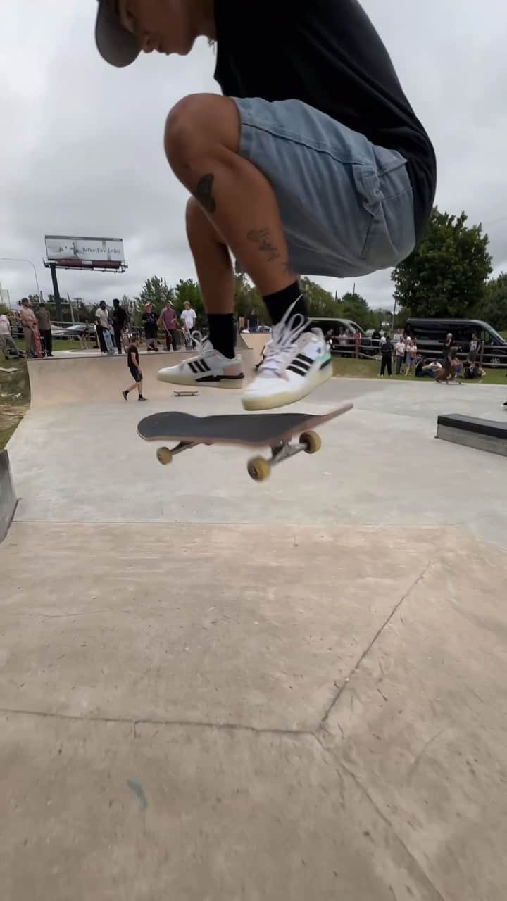 ジェニファー・ソトのインスタグラム：「The demo was indeed demoing yesterday 🔥 📹: @cortezthekilla」