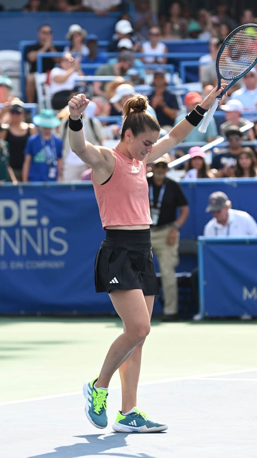 マリア・サッカリのインスタグラム：「DC debut ➡️ Finals Bound   @mariasakkari | #MubadalaCitiDCOpen」