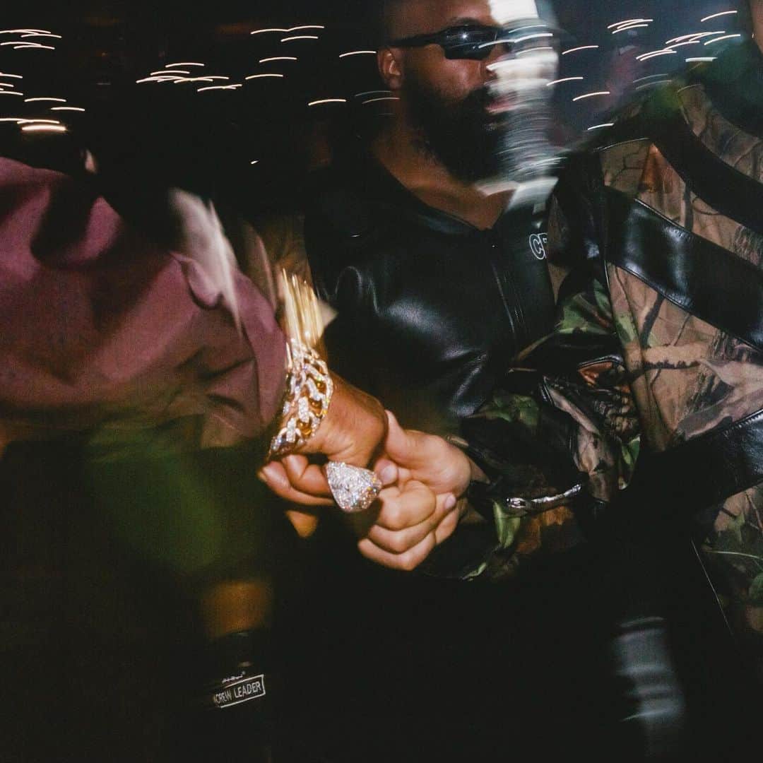 ドレイクさんのインスタグラム写真 - (ドレイクInstagram)「Bark back if you want.」8月6日 6時11分 - champagnepapi