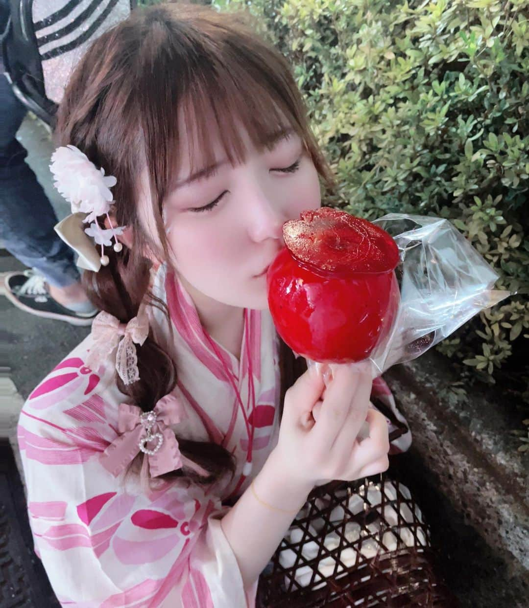 桃姫もえかのインスタグラム：「お願いKissでめをさましてほしいの🍎  #浴衣 #浴衣ヘアアレンジ #浴衣ヘア #浴衣アレンジ  #ヘアアレンジ #浴衣コーデ   #ヘアモデル#ヘアメ  #お祭り   #量産型コーデ #量産型 #量産型女子 #量産型オタク   #地雷系女子  #おしゃれさんと繋がりたい  #アイドル    #アイドル好きと繋がりたい #地下アイドル  #雰囲気すきな人いいね #自発ください #いいね返し #美男美女さんと繋がりたい  #アニメ好きな人と繋がりたい  #自撮り界隈 #kosplay #隠しきれないヲタク #被写体モデル  #likeforlike #instagood  #selfie」