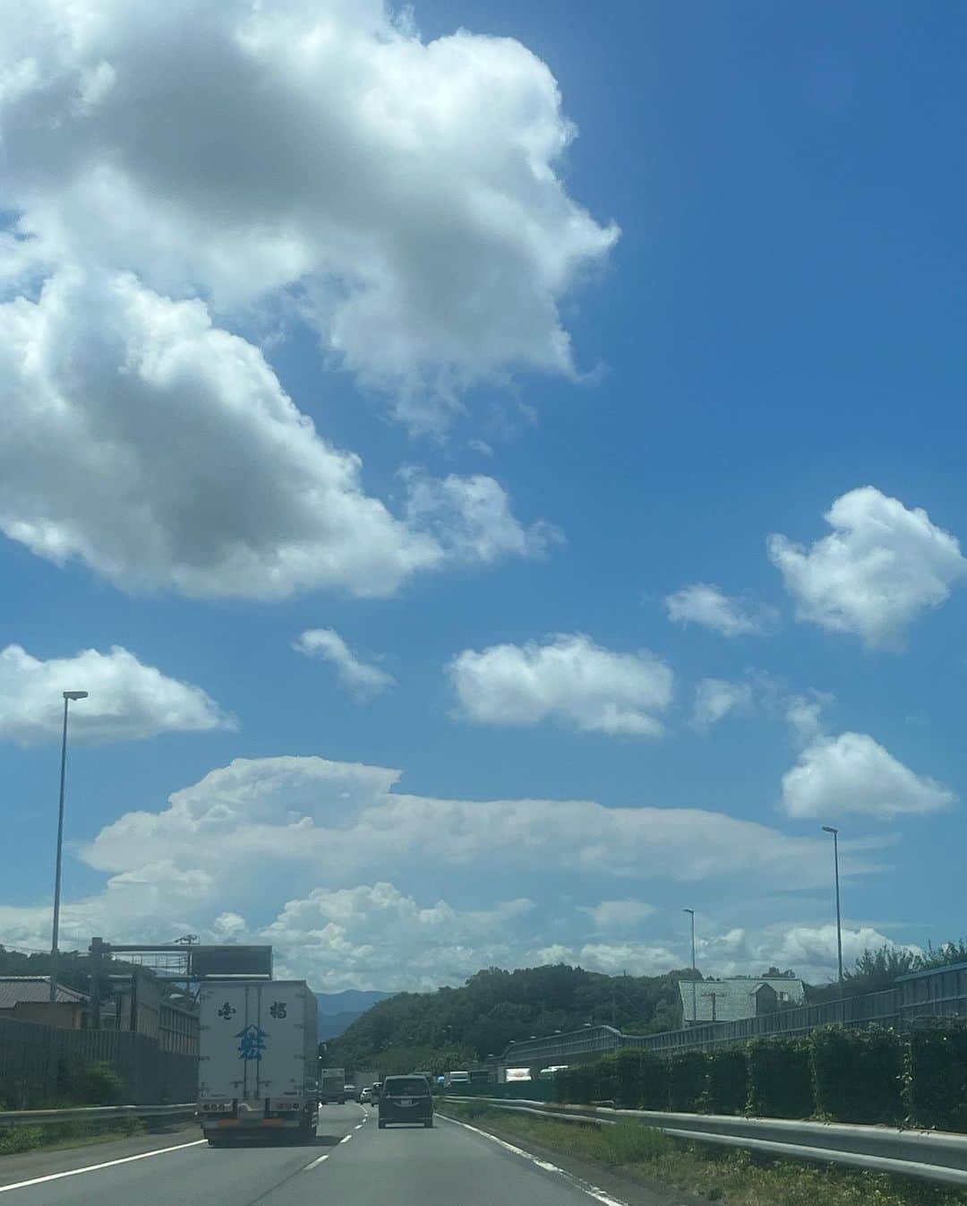 ミユさんのインスタグラム写真 - (ミユInstagram)「そ🌓れ🌚ぞ🌘れ しげるみたいな雲見つけたﾖ」8月5日 21時13分 - _miugram_