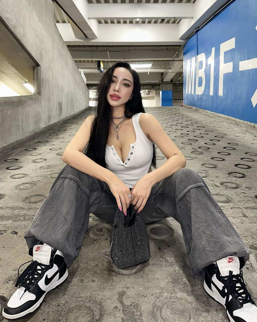 葉月のインスタグラム：「久しぶりにカラコンつけた👀」