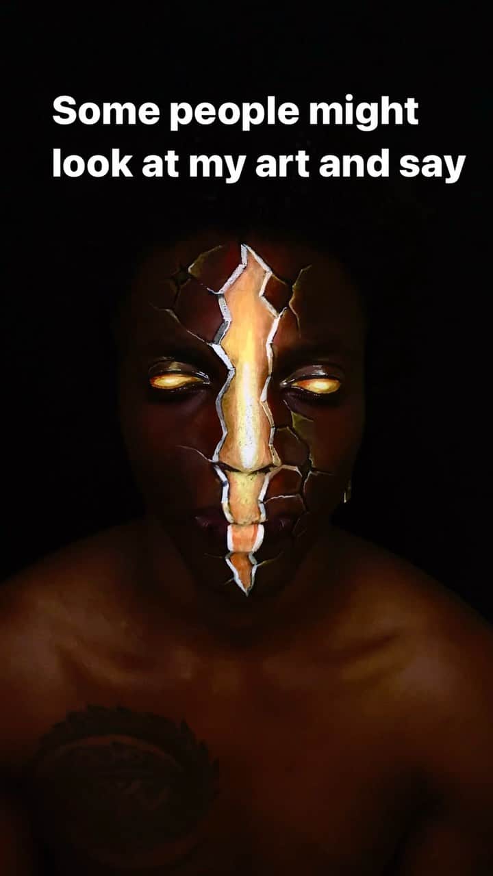 チョーヒカルのインスタグラム：「Painting inspired by the movie “Crimes of the future” ( @cotfmovie )  Something breaking out from inside  👤 @blackmonart_  📸 @theverolin  #art #bodypaint #crimesofthefuture #painting」