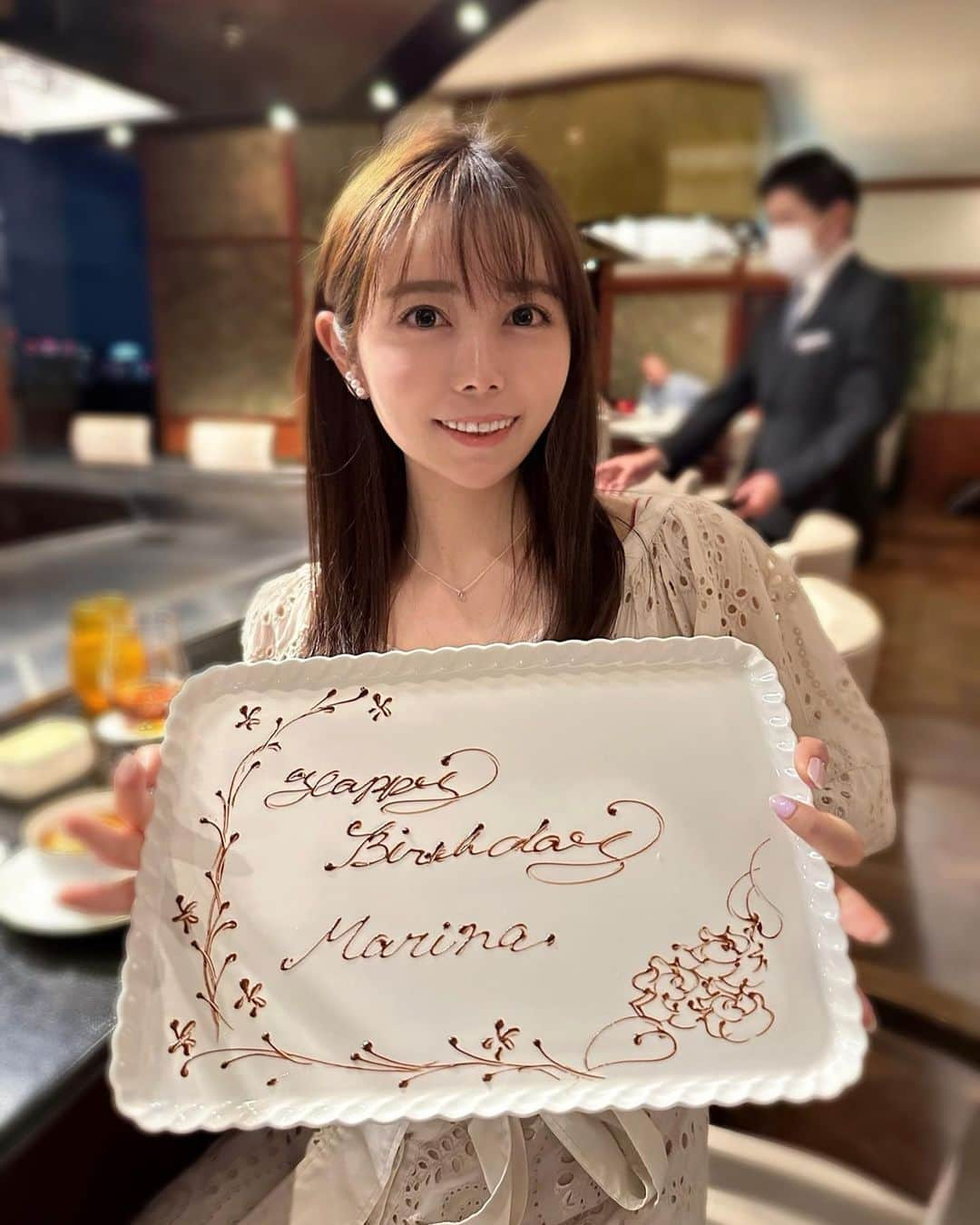 辻満里奈さんのインスタグラム写真 - (辻満里奈Instagram)「本日、２７歳になりました🌻 朝から沢山のメッセージをいただき、改めて日々いろいろな方からあたたかく応援していただいているなぁと実感し、心がぽかぽかしました☺️いつも本当にありがとうございます✨  さて２７歳になって最初の仕事は、明日のBOAT RACEプレミア🚤✨  PGI第37回レディースチャンピオンの12R優勝戦の盛り上がりを現地からリポートします！  ぜひご覧ください✨  #ボートレース #boatrace #boatraceプレミア #優勝戦 #ボートレース津 #mc #アナウンサー #辻満里奈 #セントフォース #誕生日 #27」8月5日 21時25分 - marina__tsuji