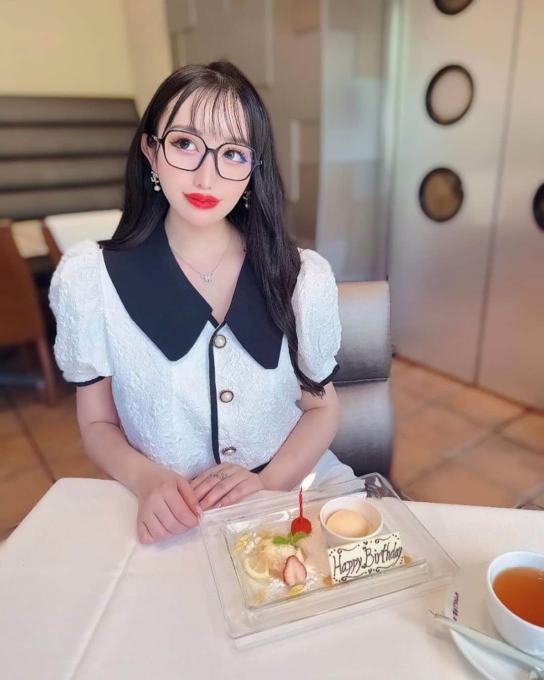 白咲えりかのインスタグラム：「📍ラ・ベットラ・ダ・オチアイ ナゴヤ  伝説のイタリアン🍕🇮🇹  あやのとお誕生日のお祝い🥂 毎年お祝いし合える友達って素敵💓  性格も何もかも真逆だけど 真逆すぎるから新鮮でいいのかも💓 今年もよろしくね🩵🩵🩵  #イタリアン #ラベットラダオチアイナゴヤ  #フレンチ #百名店 #lunch #名古屋グルメ #ディナー #名古屋 #六本木 #銀座 #歌舞伎町 #歌舞伎 #北新地 #すすきの #グラビア #投資女子 #20代投資家と繋がりたい #instagood #マツエク #キラキラ女子 #instadaily #love #happy #いいね返し #followforfollowback」