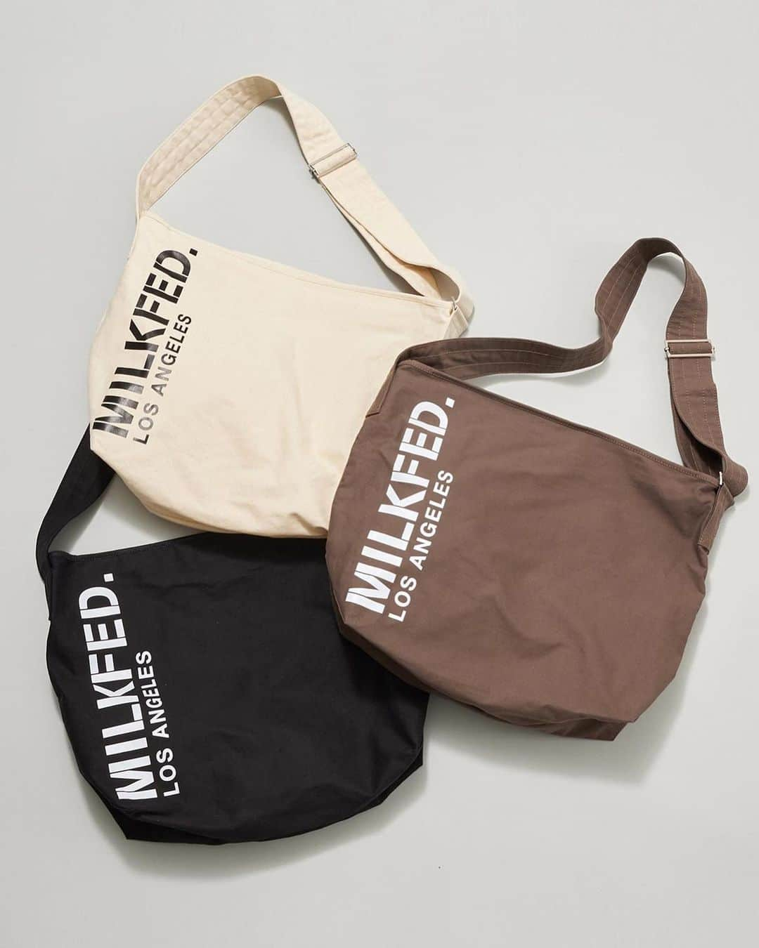 MILKFED.さんのインスタグラム写真 - (MILKFED.Instagram)「【秋新作ショルダーバッグ】 ⁡ ☑︎STENCIL LOGO SHOULDER BAG ¥4,400 カラー:OFFWHITE,BROWN,BLACK ⁡ 8/11(金)発売予定 ⁡ ⁡ ⁡ ⁡ #milkfed #milkfedjp #ミルクフェド #カジュアルコーデ #大人カジュアル #カジュアルコーデ大人可愛い #新作 #秋服コーデ #秋コーデ #秋カラー #秋アイテム #カジュアルガーリー #ガーリーカジュアル #ストリートファッション #メッセンジャーバッグ #メッセンジャーバック #ショルダーバッグ #ショルダーバッグコーデ #ロゴバッグ #ミルクフェドバッグ #大容量バッグ #お出かけバッグ #通学バッグ #通勤バッグ #カジュアルバッグ #シンプルバッグ #おしゃれバッグ #トレンドバッグ #新作バッグ #トレンドバッグ」8月5日 21時26分 - milkfedjp