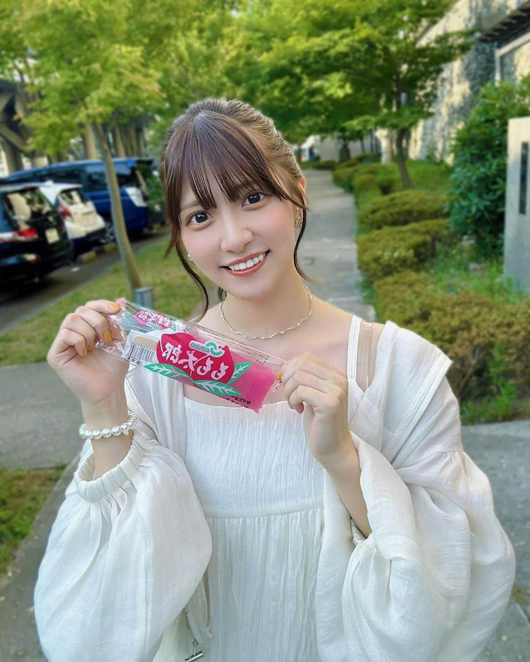 奥村優希のインスタグラム：「夏は必ず食べたい！！ 桃太郎🍧🧊  昔からだいすき！」