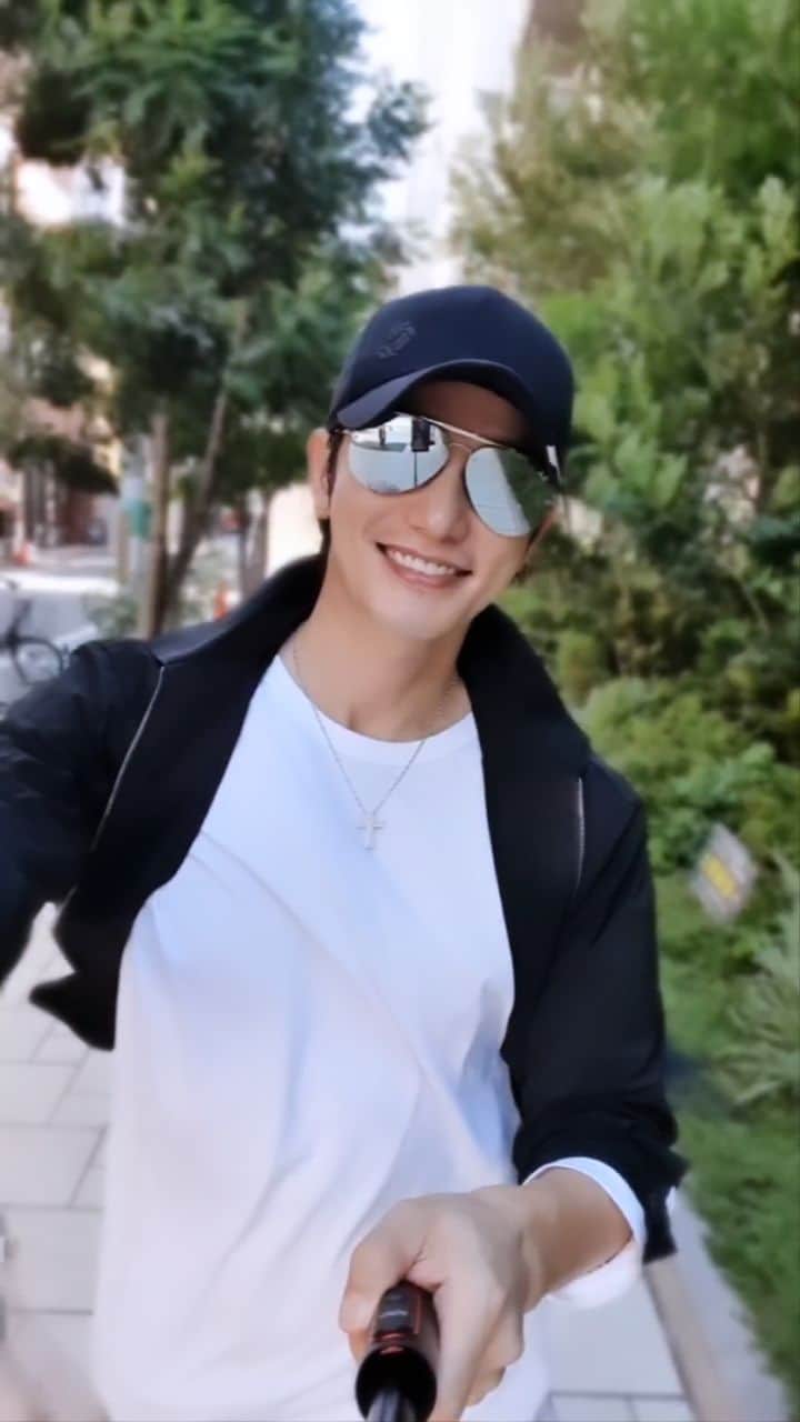 パク・シフのインスタグラム：「Happiness😉❤ #travel #parksihoo #일상」