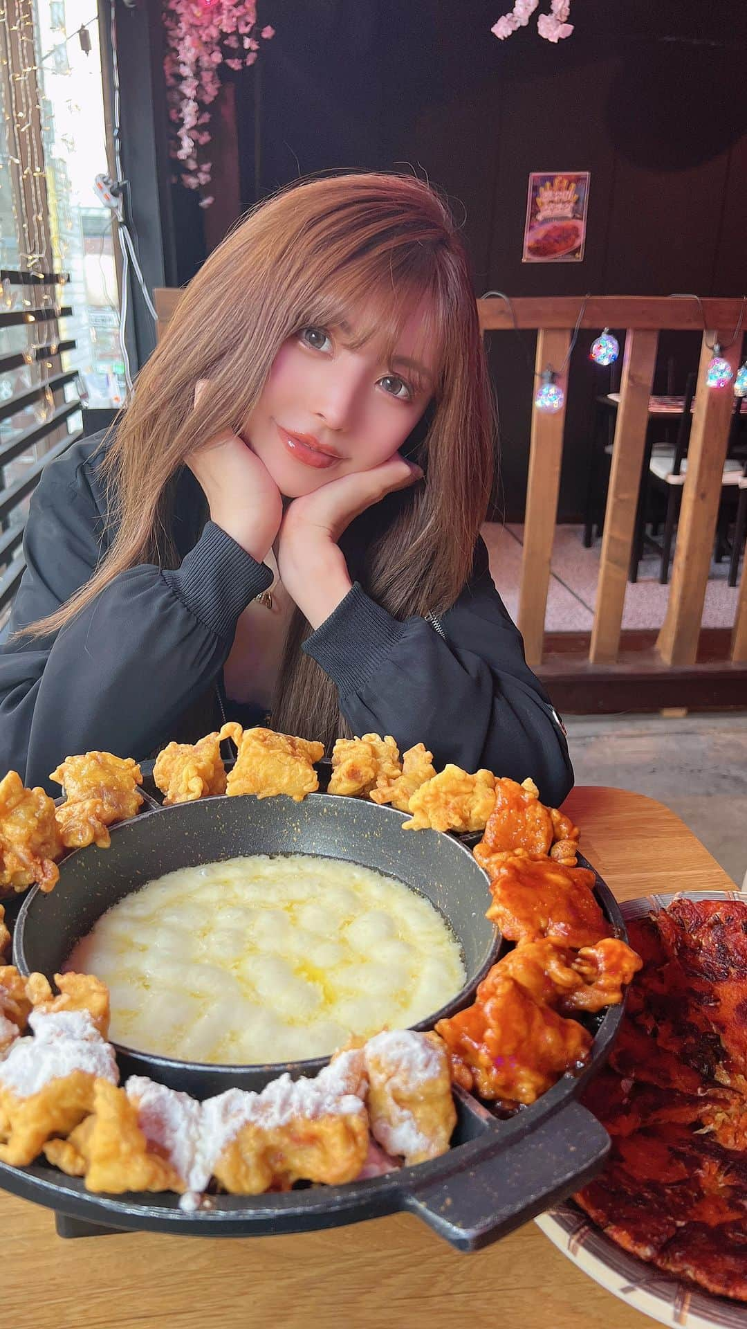 愛川みれいのインスタグラム：「韓国料理🇰🇷Love  @muninamba 🍖❤️  UFOチキン🛸色んな味が楽しめて 美味しかったぁーー💋✨  #大阪韓国料理#大阪韓国料理店#難波グルメ #難波居酒屋#難波ディナー#難波デート#難波韓国料理　　　#なんばグルメ#なんば居酒屋#心斎橋グルメ#心斎橋居酒屋　 #大阪居酒屋#道頓堀グルメ#韓国料理大阪#ミナミグルメ  #도톤보리#도톤보리맛집」