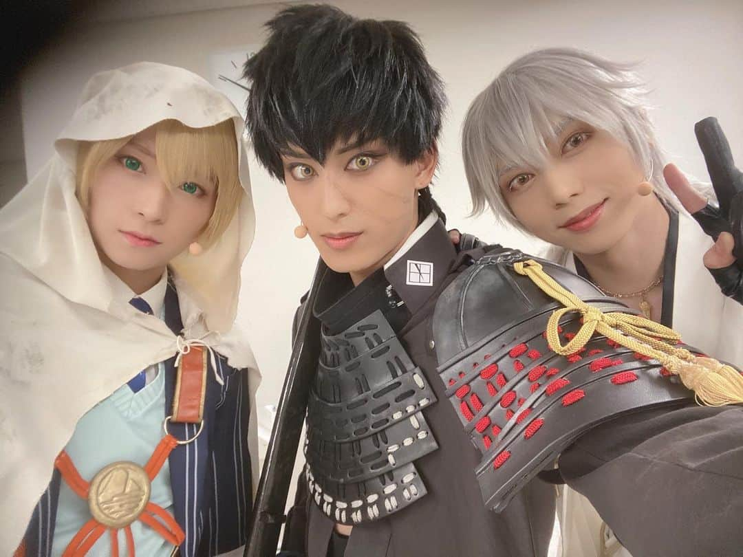 武子直輝のインスタグラム：「舞台『#刀剣乱舞』七周年感謝祭 -夢語刀宴會- 二日目無事終わりました。 今日も暑い中有難う御座います。 明日で千穐楽。 夢のような時間を明日もいっぱいみんなで盛り上がりましょう。  #刀ステ  #刀剣乱舞  #山姥切国広  #鶴丸国永  #三日月宗近  #小烏丸  #歌仙兼定  #同田貫正国」