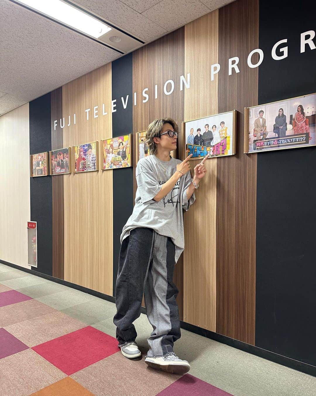 のインスタグラム：「冠番組「コムドットって何？」 日に日にスタッフさんとの仲も深まって 撮影が楽しすぎる もっと1回1回楽しもう  #推し活 #コムドット推し #緑担 #コムドットって何？」
