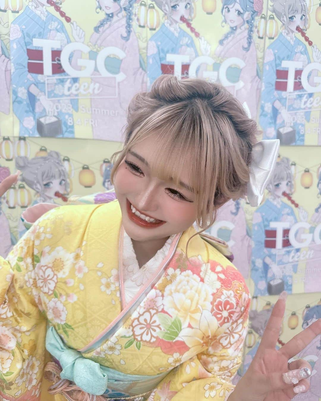 雨宮みるきさんのインスタグラム写真 - (雨宮みるきInstagram)「TGCteenありがとうございました🥰  大好きなスタジオアリスさんのステージで、1番の目標であり1番の夢だった、 「お姉ちゃんとランウェイを一緒に歩く」っていう、ウチらの念願の夢がやっと叶った 人生で一生忘れられない日でした😭  この夢が叶ったのは皆さんのお陰です😭 沢山の声援のお陰でとても楽しく歩くことが出来ました😊 雨宮姉妹のスタジオアリスさんのCMが流れてからの雨宮姉妹がトップバッターに登場はもう嬉しすぎて感動すぎて涙出ます😭 本当にありがとうございました🥲🥲  TGCteenに来てくださった方、tiktokライブで見てくれた方、TGCteenの関係者さん達、本当にありがとうございました！！  またよろしくお願い致します♡  #スタジオアリス #ふりホ #TGCteen #みんなで作るtgcteen  #雨宮みるき」8月5日 21時47分 - __milky_berry__