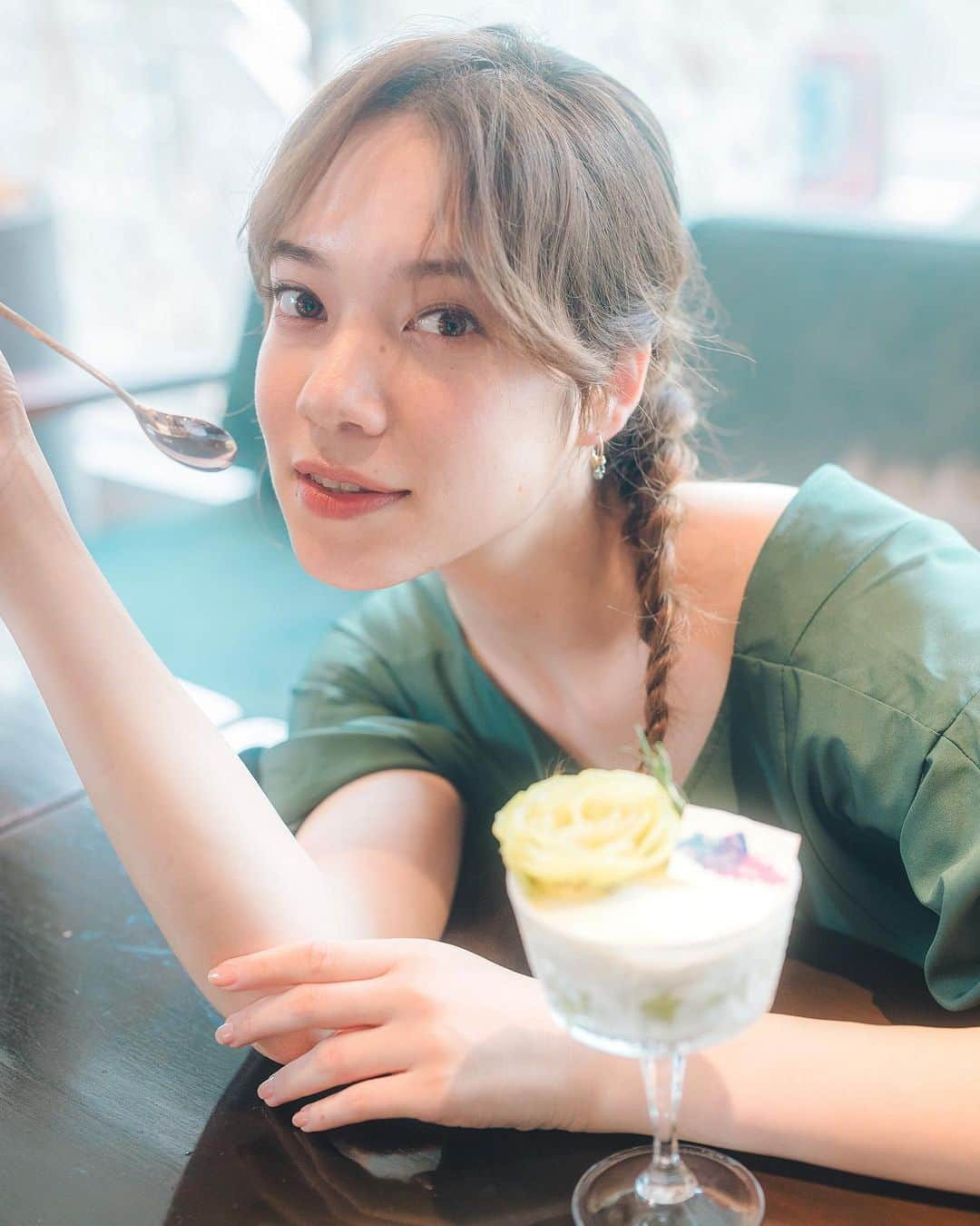 ボートメア・ジュリ・雪花さんのインスタグラム写真 - (ボートメア・ジュリ・雪花Instagram)「🍨♡  @kitchen.lib にて、 フルーツをふんだんに使用した 贅沢で美味しいパフェと撮影していただきました ☺︎  direction @yasusu_1212  photo @pinky_the_redchameleon hairmake @insta_makeup_wt nails @eriko_s_ballet   素敵で美味しい機会をいただき ありがとうございました♡ 第二弾も楽しみ😋笑」8月5日 21時40分 - julie1217_