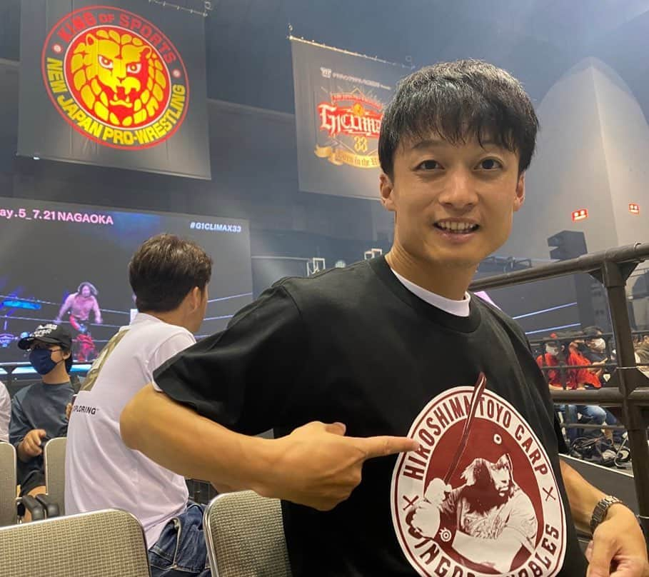 ゴッホ向井ブルーのインスタグラム：「内藤哲也選手の応援でG1 CLIMAX 33 へ！ 発券した席が最高で、近くでそのカッコよさを体感できました！！興奮したー！！！ そしてもちろん内藤坊やTシャツも購入！」