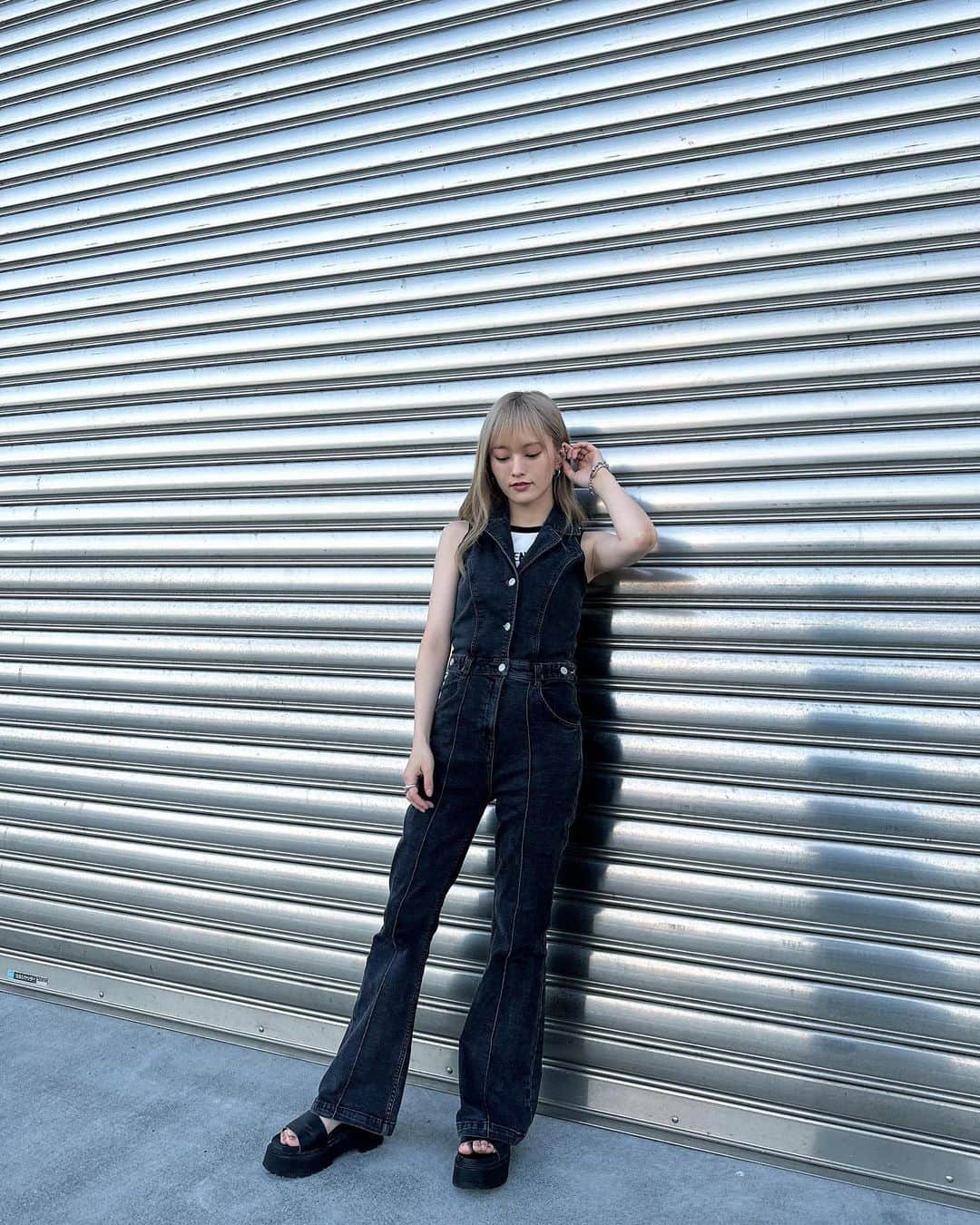 のインスタグラム：「⁡ 👱🏻‍♀️🖤 ⁡」