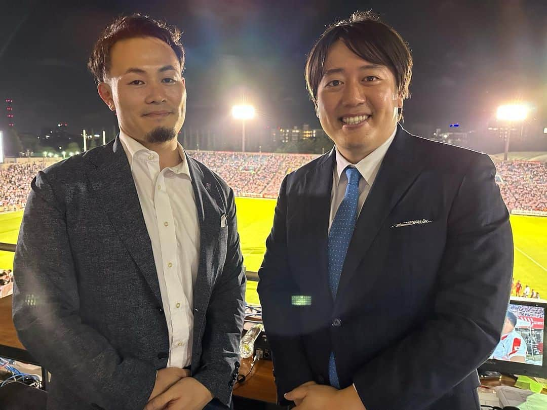 福岡堅樹さんのインスタグラム写真 - (福岡堅樹Instagram)「ラグビー日本代表戦vsフィジー🇫🇯 解説させていただきました！ 開始早々のレッドカードで難しいゲームの中、選手達は苦しい時間を耐え抜いて、後半にはJAPANらしいプレーを沢山見せてくれました！🔥 今日見えた光を、小さな修正を重ねることで日本ラグビーを照らし出す大きな光にしてくれることを期待して、応援を続けたいと思います！ たくさんの応援ありがとうございました！ 実況の安村アナと共に📸」8月5日 21時52分 - kenki11