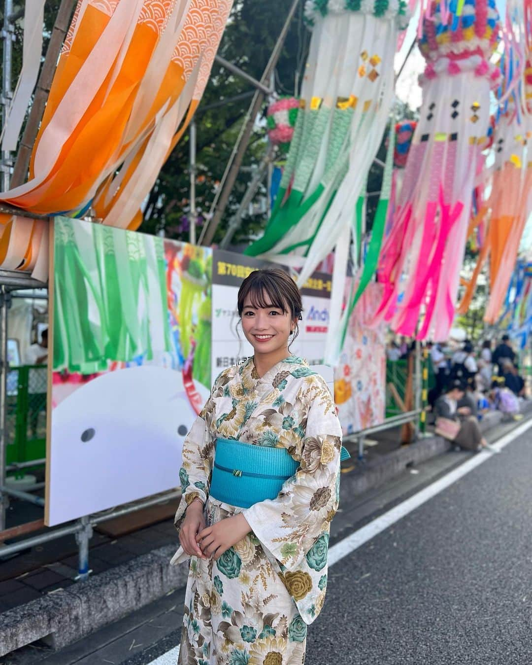 川村茉由のインスタグラム：「第70回安城七夕まつり🎋  今日はお昼にKATCHの生中継を 担当させて頂きまして、 夕方からはおいしいあんじょうアンバサダーとして、 安城梨を配布させて頂きました🍐  暑い中たくさんの方が並んで くださったみたいで、 ありがとうございました🥹🙏❤️  4年ぶりの通常開催の 安城七夕まつり☀️  やっぱりこの景色ですよね〜☺️ 安城っ子としては、 この景色を見ると夏を 感じるわけですよ🥹💕 なんか感動したなあ…🥳 やっぱり安城七夕まつりは 規模感でなくっちゃ‼︎✨ 関わっている皆様、ラスト１日 頑張ってくださいね🙌  そして明日安城七夕まつりに 来られる皆様、 楽しんでくださいね〜🥰  そして私は再来週、 ８月１８日、１９日に KITTE名古屋で行われる 『おいしいあんじょう特産品フェア』にも 出演させて頂きます🫶 (ちなみに19日はセントレアからの 公開生放送してからの、 ダッシュでKITTEに行きます😇) ぜひこちらもお待ちしています🤍  今回素敵な浴衣👘は 僕らのゆめ @bokuranoyume さんから 提供して頂きました☺️  可愛い編み込みヘアは 安城の美容院 @sopohair さんで🎵 ありがとうございました💕  #安城七夕まつり #安城 #安七 #おいしいあんじょうアンバサダー #KATCH #生中継 #KITTE名古屋 #僕らのゆめ #sopohair」