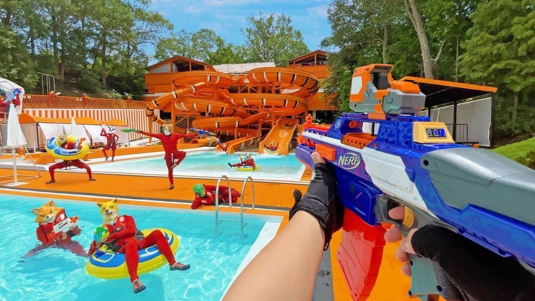 Kamiwaza Trickshotsのインスタグラム：「Nerf War | Water Park & SPA Battle 23🔫 ナーフ戦争 | みろくの里編２🔥公開  今回は広島県にある【みろくの里】さんとのコラボ動画の第２弾‼️🎡🎢 オレンジがテーマカラーの魅力的なプールや恐竜エリア、昭和感満載エリア「いつか来た道」などで激しいナーフの戦いが繰り広げられております😎🔥  @mirokunosato.official  お忙しいなか撮影に全面協力して頂き本当にありがとうございました🙏  @kamiwaza.tomo @nari_kamiwaza @hidetorian  #nerf #nerfwar #nerfgun  #youtube #mirokunosato #みろくの里」