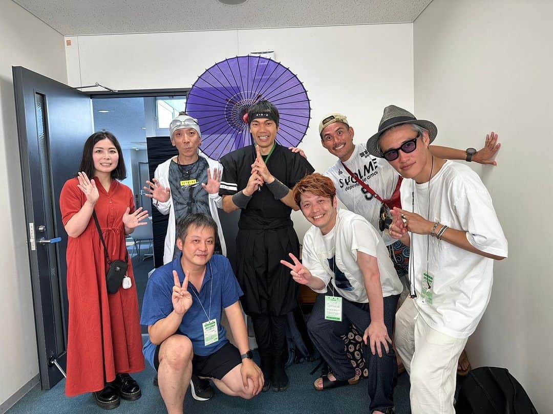 KOHSHIさんのインスタグラム写真 - (KOHSHIInstagram)「今日は伊賀忍者のトモさんが来てくれました。ブラジルの日本館で開催された三重県の展示の話やら、数年前のファンクラブ旅行がキッカケでこんなにも繋がりが持てた事にいろんな縁を感じました。 ブラジルの日本館に関してはプロフィールからYouTubeを是非チェックしてみてください🥷」8月5日 22時11分 - kohshi_flow