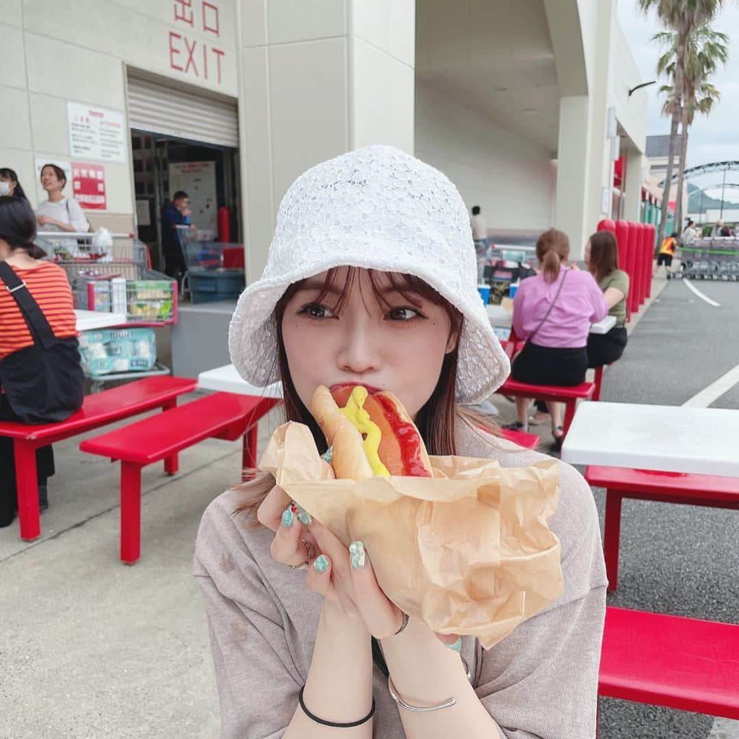 本村碧唯のインスタグラム：「#コストコ 🌭😋」