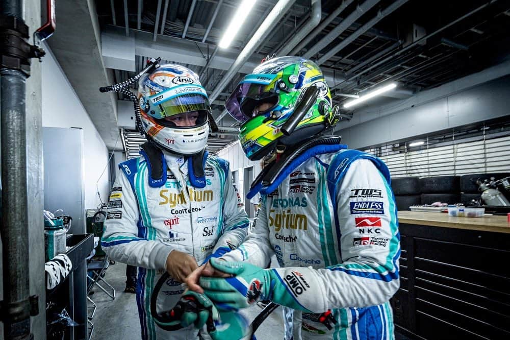 吉本大樹さんのインスタグラム写真 - (吉本大樹Instagram)「5Aug2023 #SuperGT 2023 R4 #Fuji 450km race #Qualify P14 @shunsuke.kohno passed Q1 securely for us and my lap was also not bad but we didn’t have enough speed. Although the @dunlop_motorsport tires we brought this weekend seems to work well in endurance wise, so we are looking forward to tomorrow’s 450km race🔥 #しゅんきゅん #SGT にデビューして4シーズン目にして初めて朝の走り出し、基本セットアップを担当しました。予選は14番手でした。 明日の決勝は上位からスタートする事はできないけど、決勝ペースはそんなに悪くないんじゃないかと読んでいます。 決勝は雨の影響も懸念されるけど全ての展開を味方につけてチーム皆んなでポジションを上げていきます！😤 #LMcorsa @otggroup_60  #OsakaToyopetGroup @osaka_toyopet  #OTGmotorsports @otg_grgarage_60」8月5日 22時34分 - hiroyoshimoto