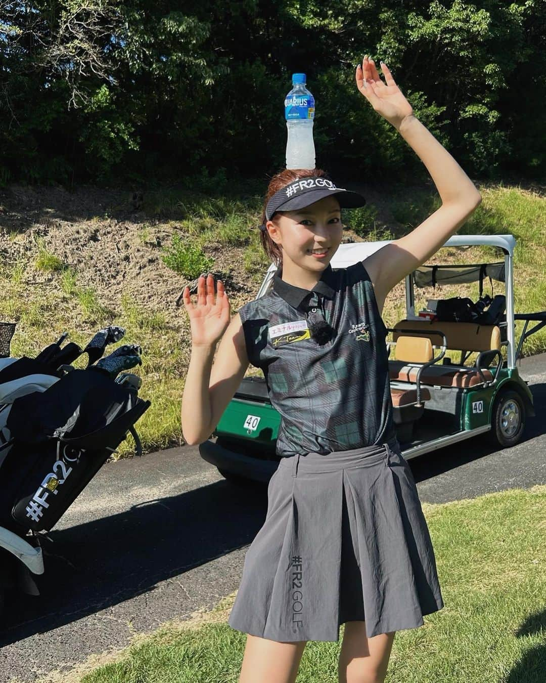 美舞のインスタグラム：「. . さぁ！やっとBestでたー😭👏❤️ 真夏のゴルフ⛳️諦めてたんだけど、、、、 大スランプでゴルフクラブ捨てそうになったけど、 @moresurprise_golf でシニアプロの方に アドバイス頂いて格段に変化😢😢 87のBestから遠のいてた壁をやっと。 途中大雨なって洗礼を受けましたが、 ゴルフクラブ捨てずに済みました、、、、。 . #ゴルフ #ゴルフ女子 #ゴルフウェア #fr2golf」