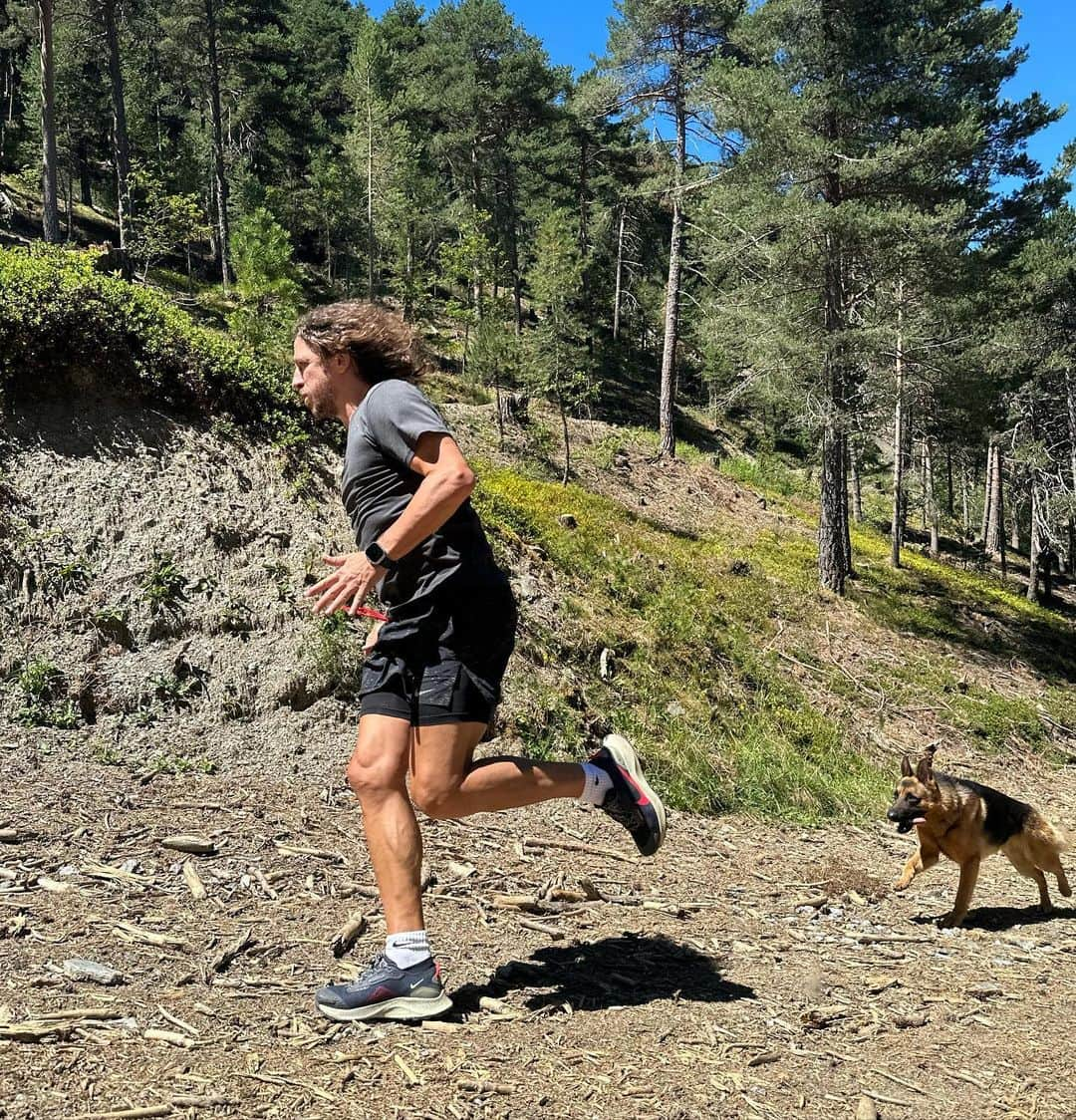 カルレス・プジョルさんのインスタグラム写真 - (カルレス・プジョルInstagram)「🏔️ 💪」8月5日 22時53分 - carles5puyol